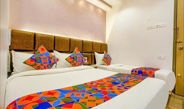 Hotel New Deepak Мумбаи Экстерьер фото